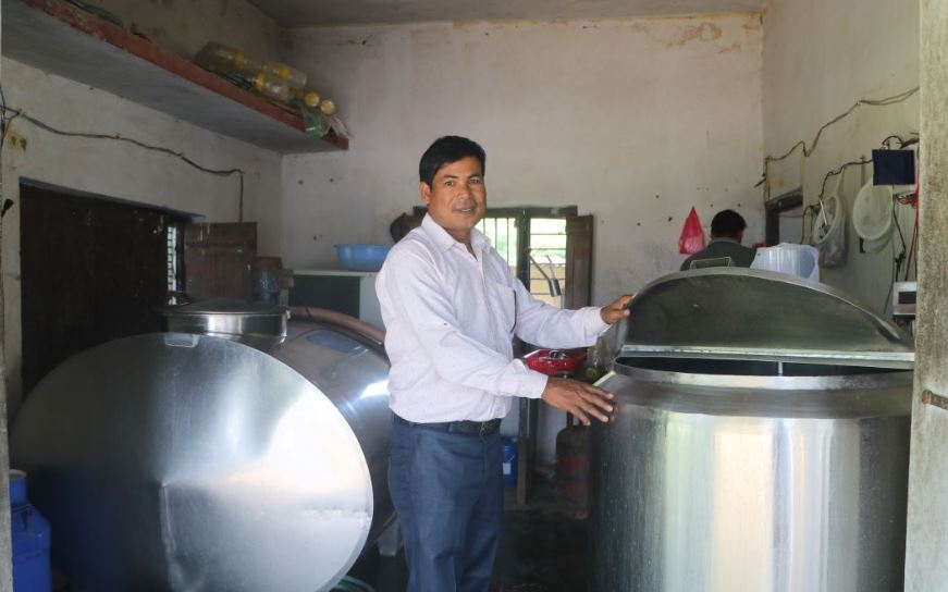 कन्चनपुरका शिवचरण : २ लिटर दूधबाट सुरु गरेर खडा गरे ९० लाखको सम्पत्ति